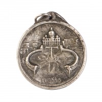 Medalion z wizerunkiem Jana Pawła II. Metal srebrzony